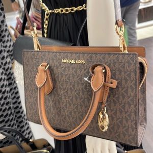 Michael Kors Small Sheila Satchel Crossbody
Bag Brown
NWT
